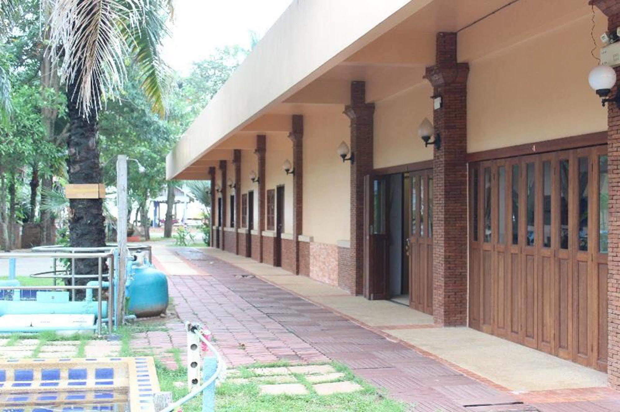 Boom Boom Beach Resort Laem Sing Chanthaburi Exterior foto