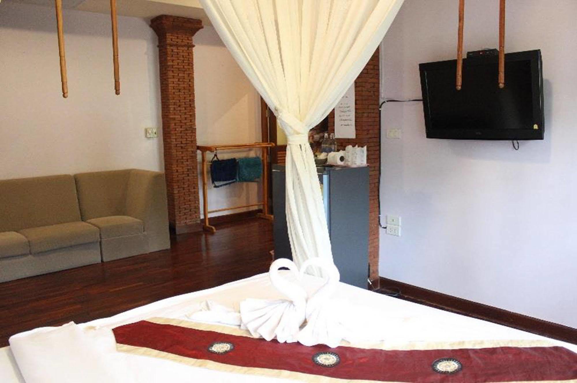 Boom Boom Beach Resort Laem Sing Chanthaburi Exterior foto